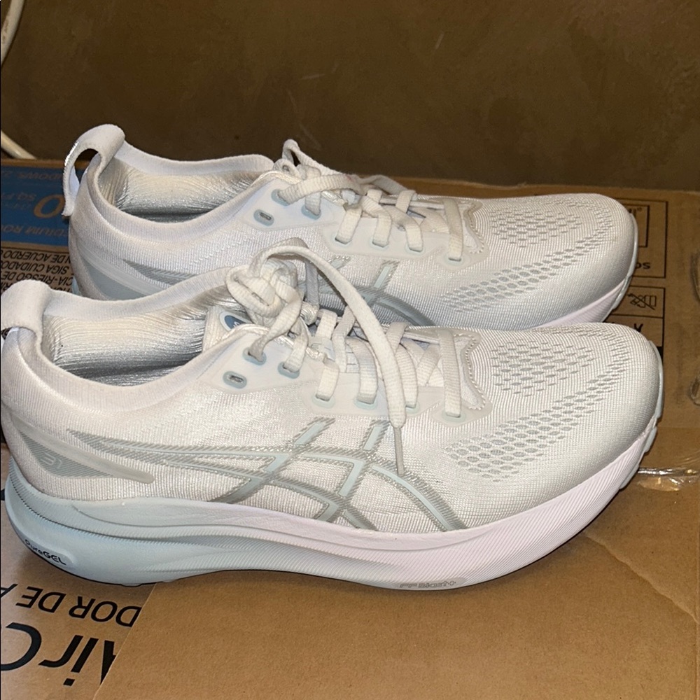 Women’s Asics Gel Kayano 31 size 9